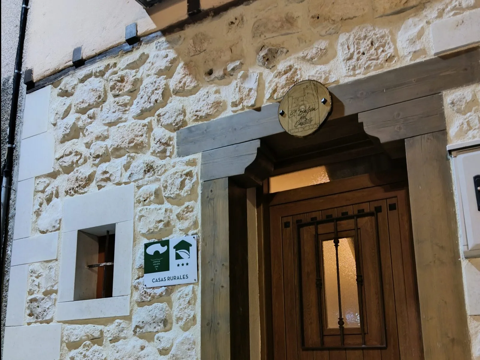 Fachada de El Balcón del Castillo